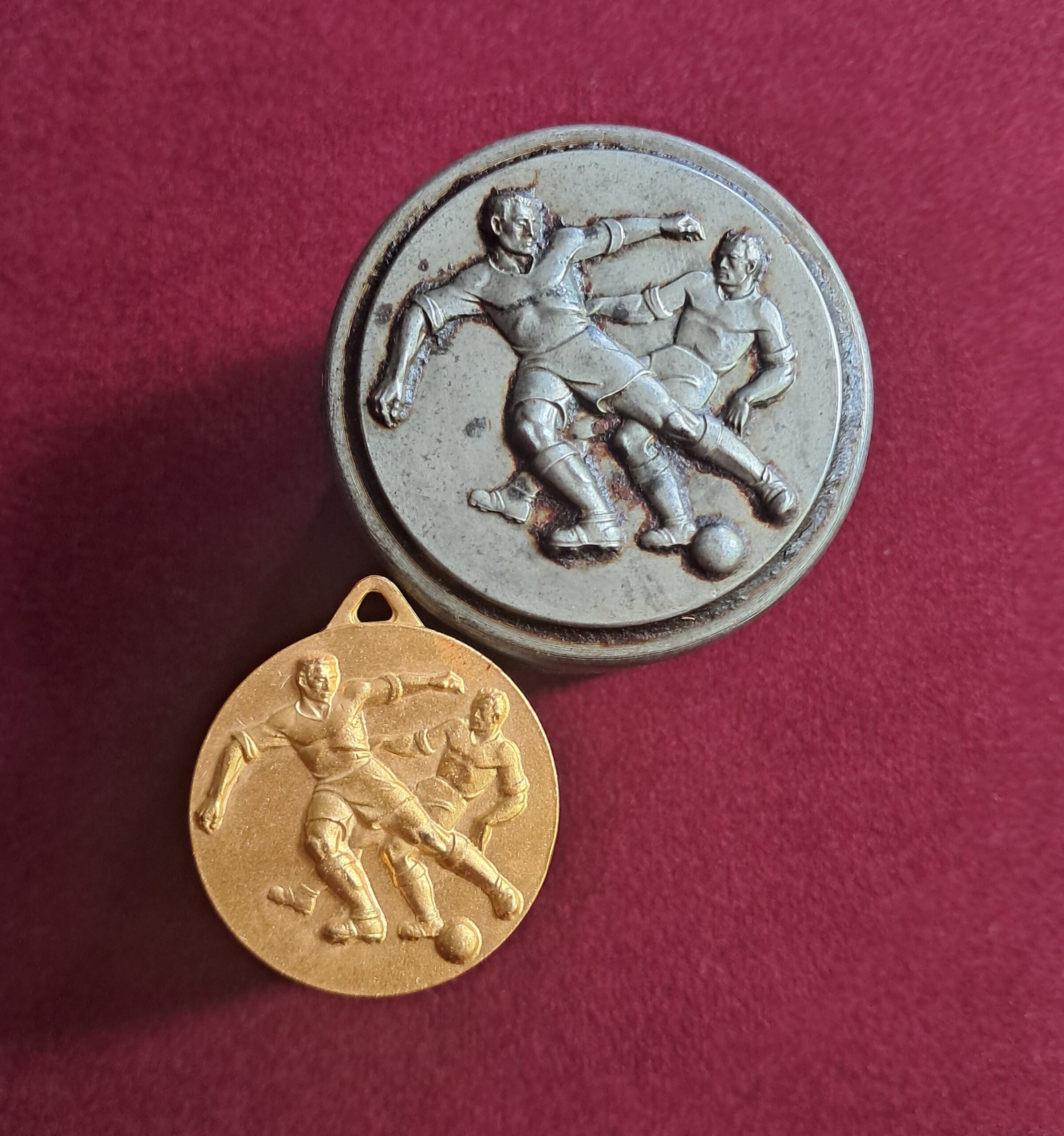 n. 1289 – Punzone e medaglia F.I.G.C. – ”Comitato Regionale Emiliano Lega Giovanile” anno 1957