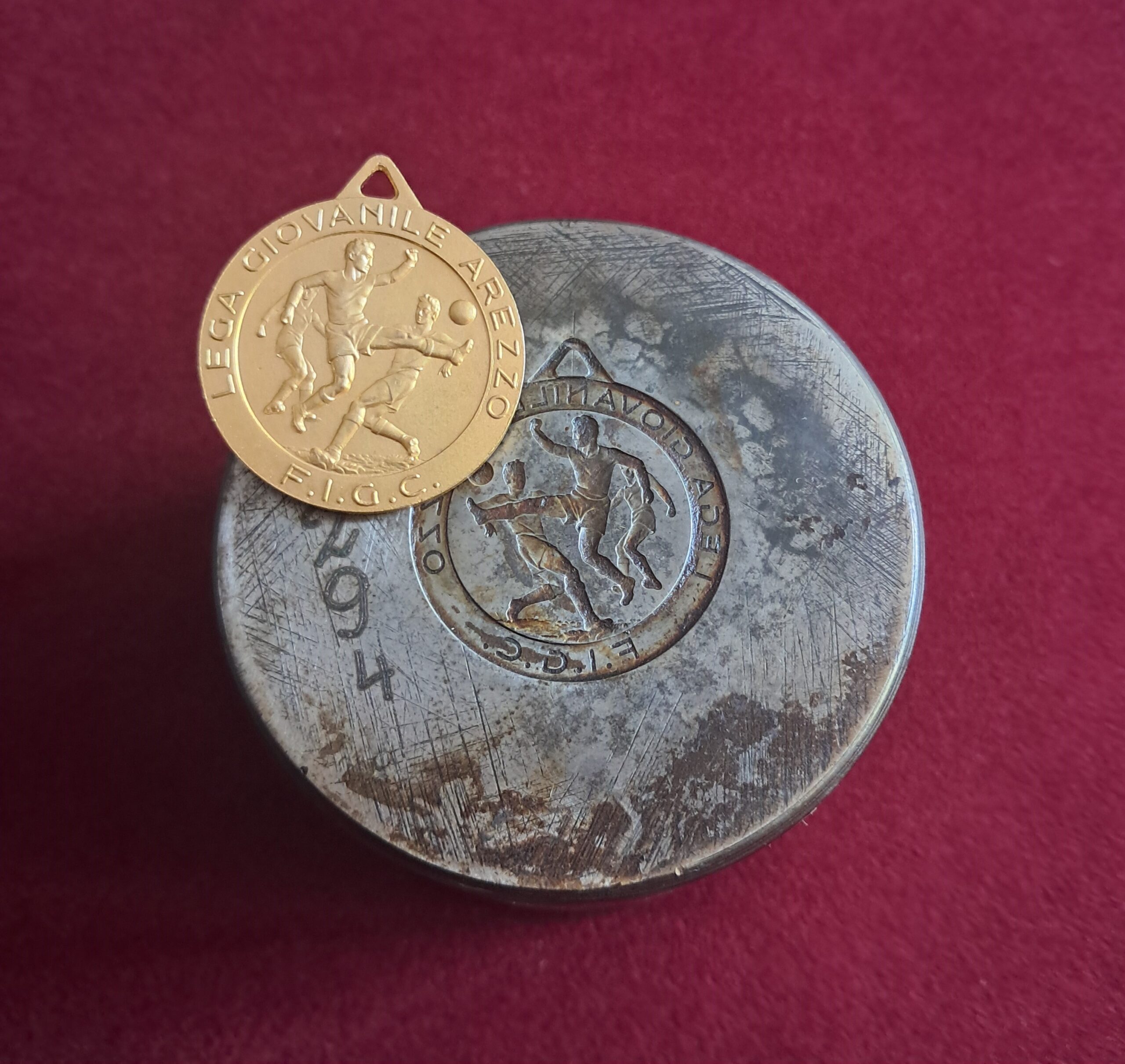 n. 1294 – Conio e medaglia F.I.G.C. – ”Lega Giovanile Arezzo” – ”Trofeo S. Bianconi – 3° edizione” anno 1957