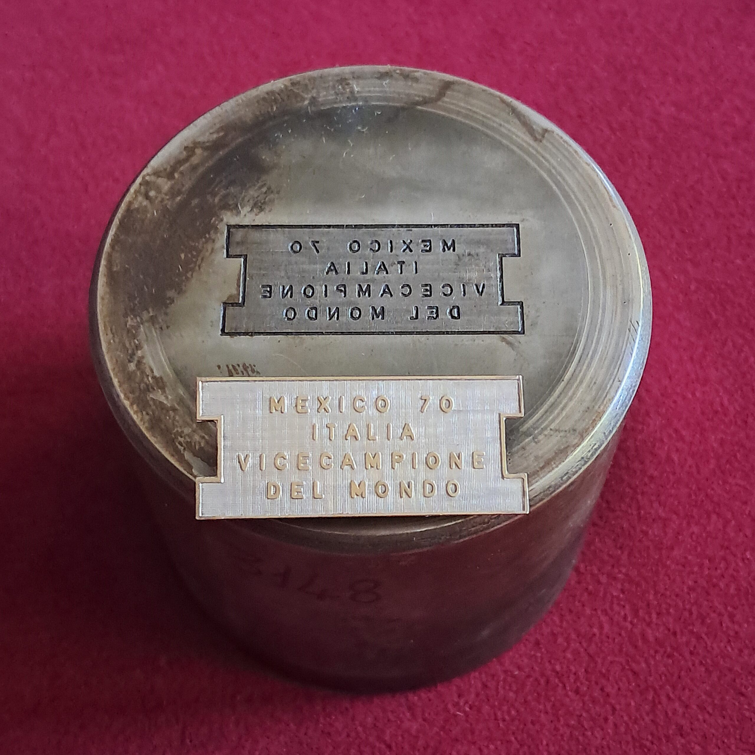 n. 3148 – Conio e targhetta F.I.G.C. – ”Italia Vice Campione del Mondo” Mexico’ 70
