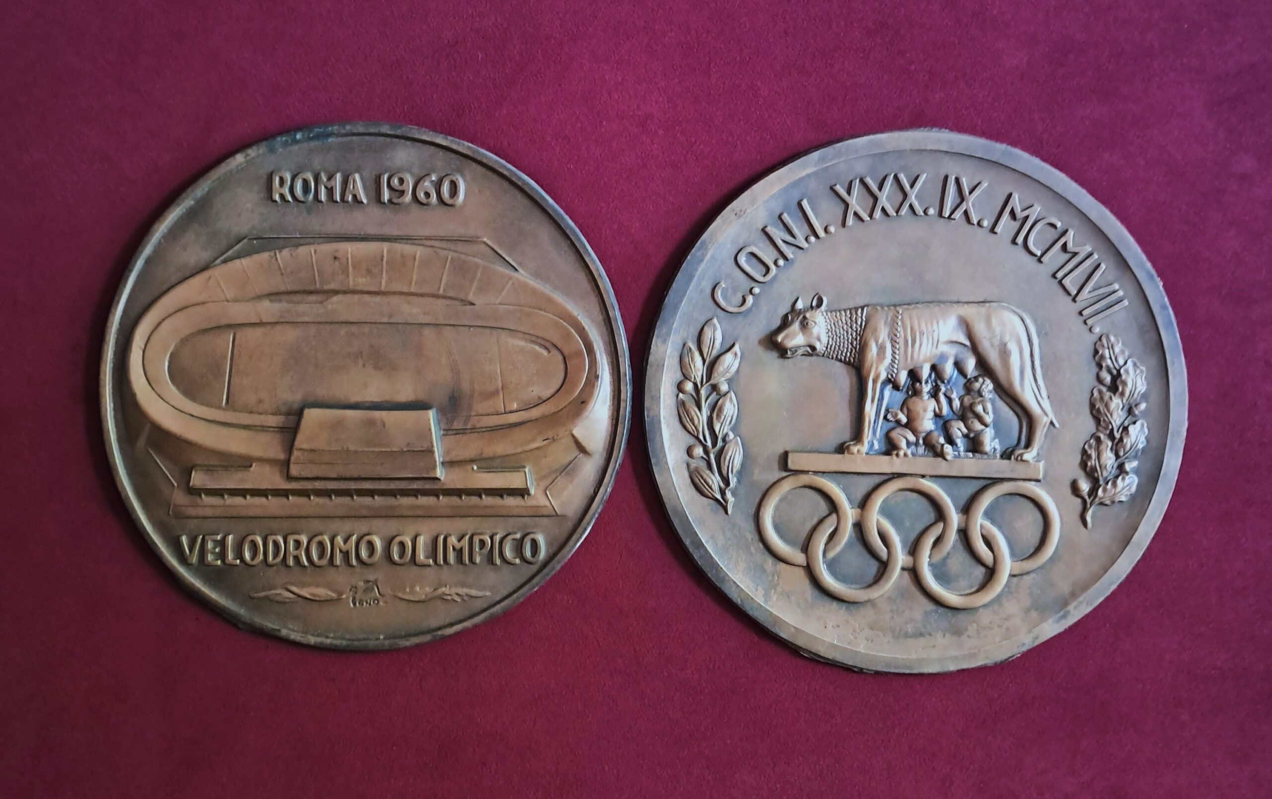 Bronzi per medaglia ”Impianti Sportivi dei Giochi” – ”Velodromo Olimpico” su disegno di M. Modugno anno 1957