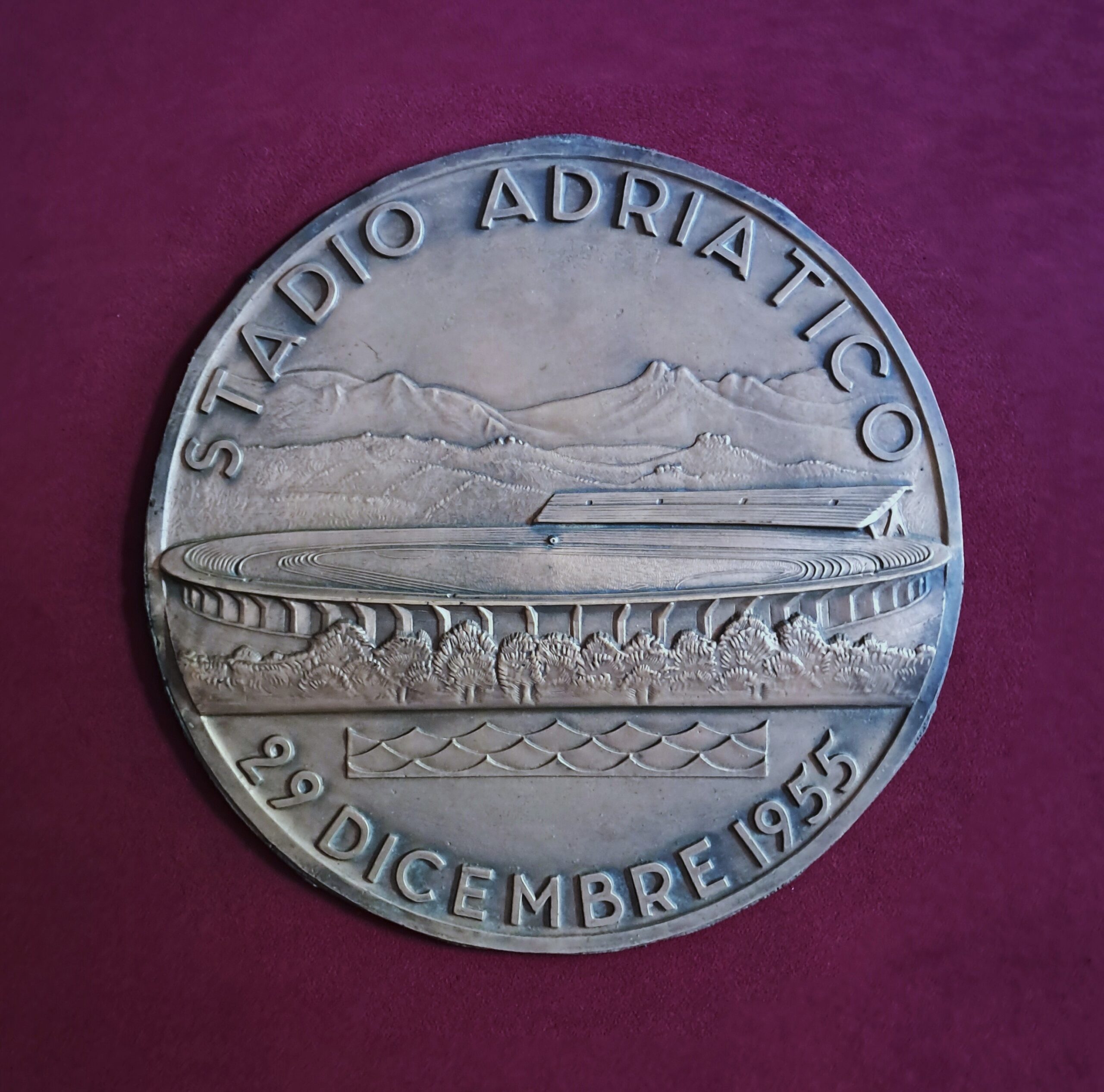n. 994 – Bronzo per medaglia ”Impianti Sportivi dei Giochi” – ”Stadio Adriatico” su disegno di Modugno anno 1953